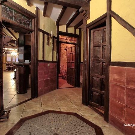 La Antigua Botica Guest House Pasaron Exterior photo