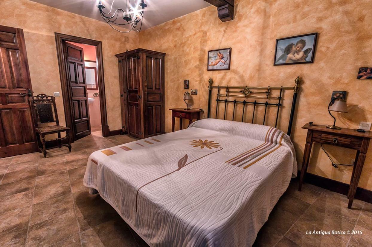 La Antigua Botica Guest House Pasaron Exterior photo