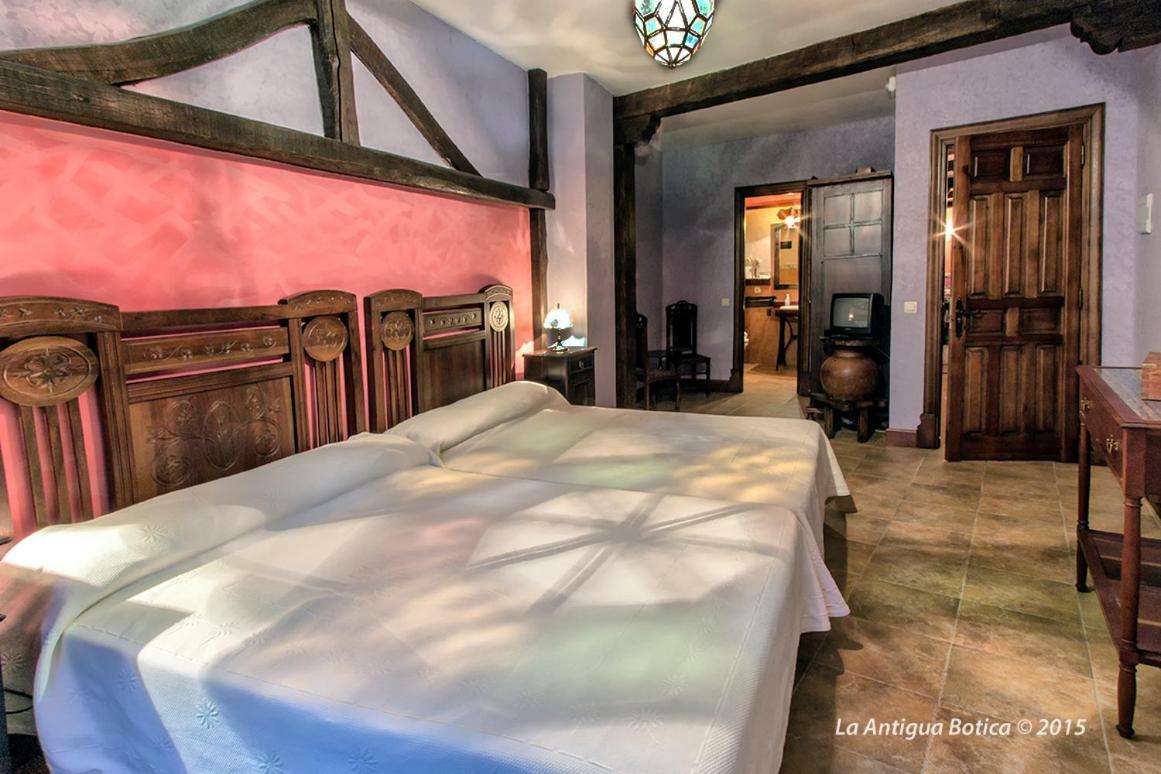 La Antigua Botica Guest House Pasaron Exterior photo